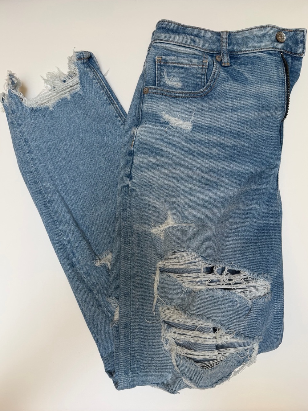 American Eagle Distressed Mom Jeans Size 12 EUC
